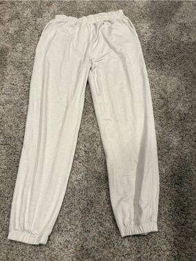 Vuori Performance Joggers. Sand color. Size Small